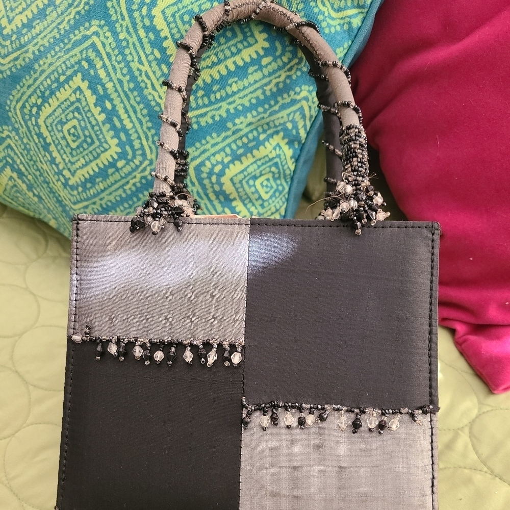 Gorgeous vintage silk and beaded evening handbag hp🔥🔥🔥🔥